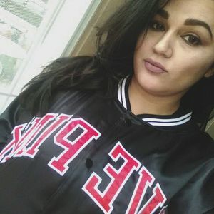 Meet your Posher, Annia