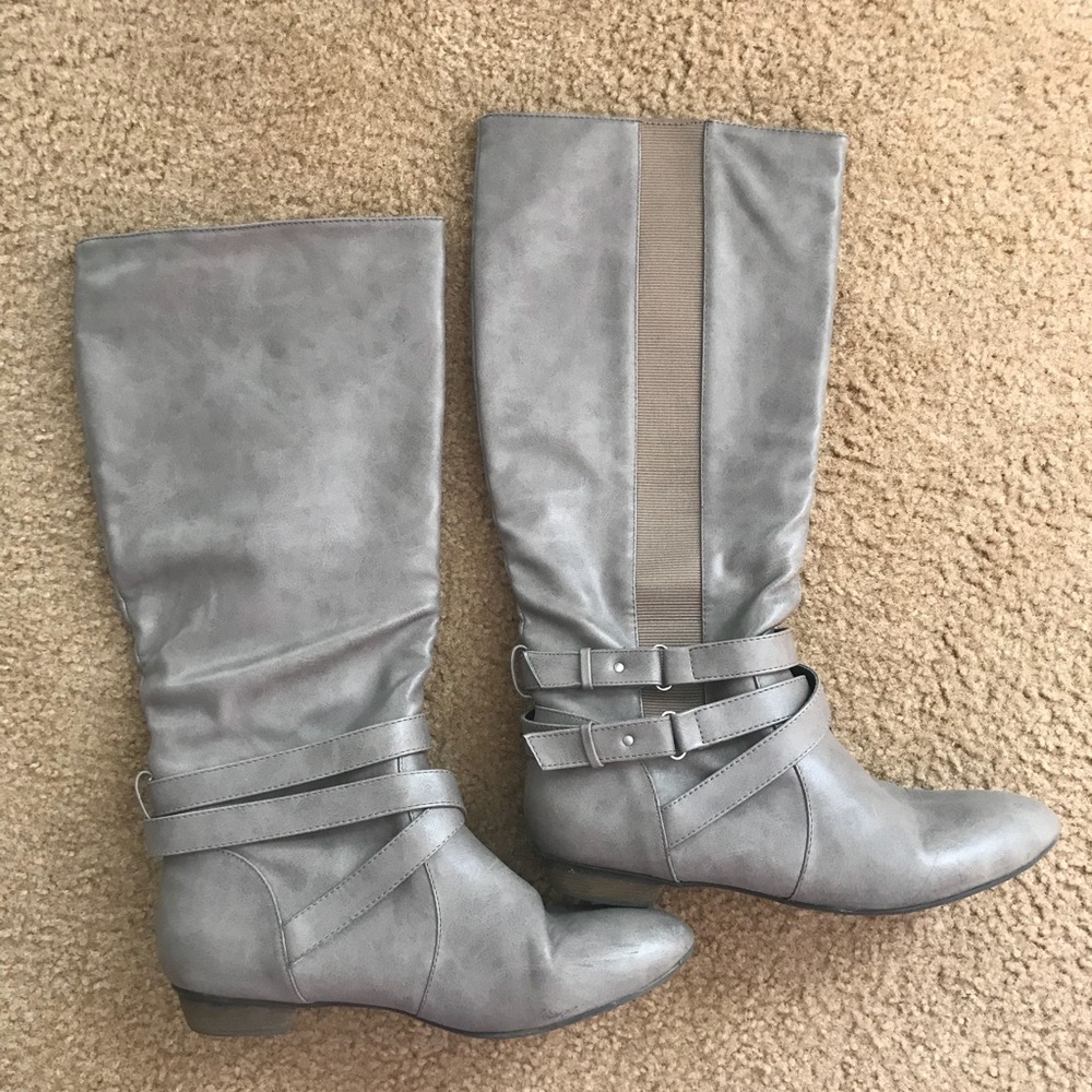 Barely worn grey boots with decorative buckles!