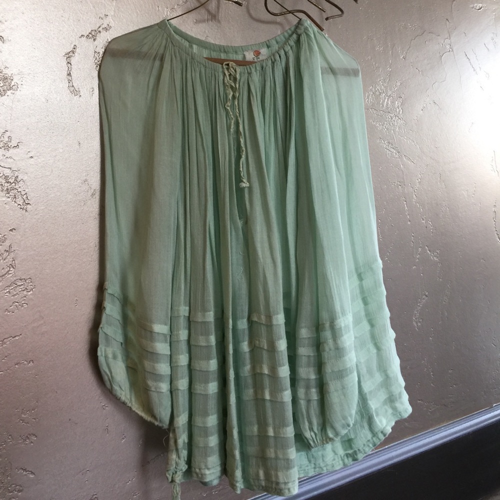 Free People loose mint green top, sz XS/S