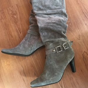 Suede white mountain boots