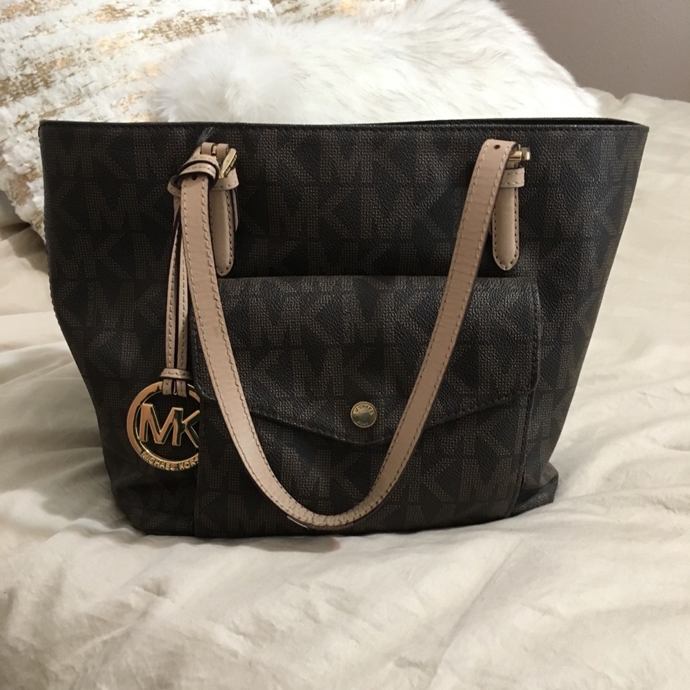 Authentic Michael Kors Hangbag.