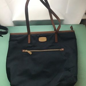 Michael Kors Kempton Tote (Medium)