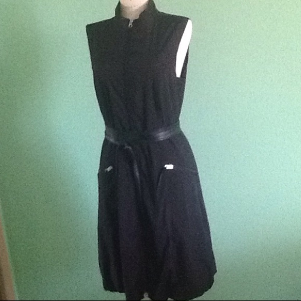 Final sale Size 8 washable black dress