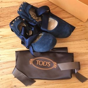 Tod's Gommini Danza Round Toe Suede Ballet Flats