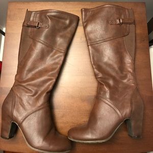 Bare Traps brown boots 8.5