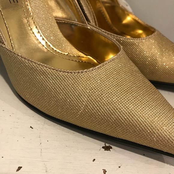 Gold Heels - Picture 5 of 5