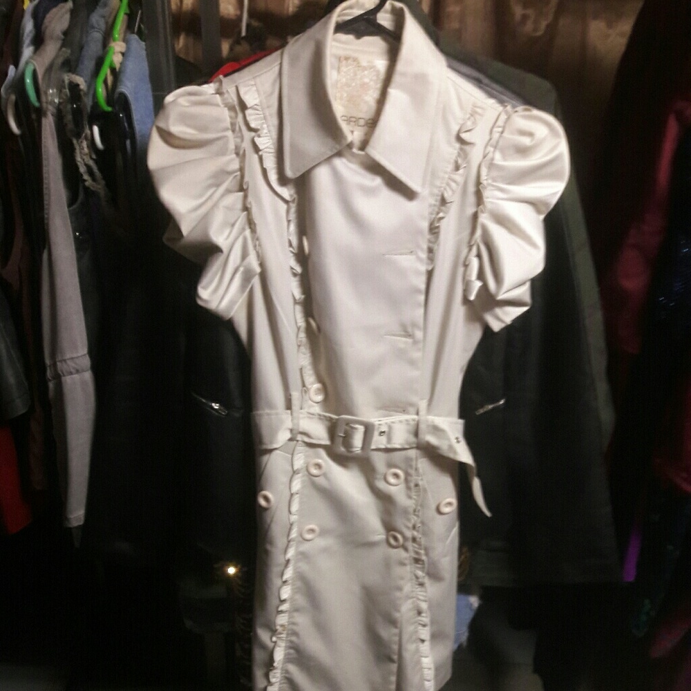 Short sleeve trenchcoat