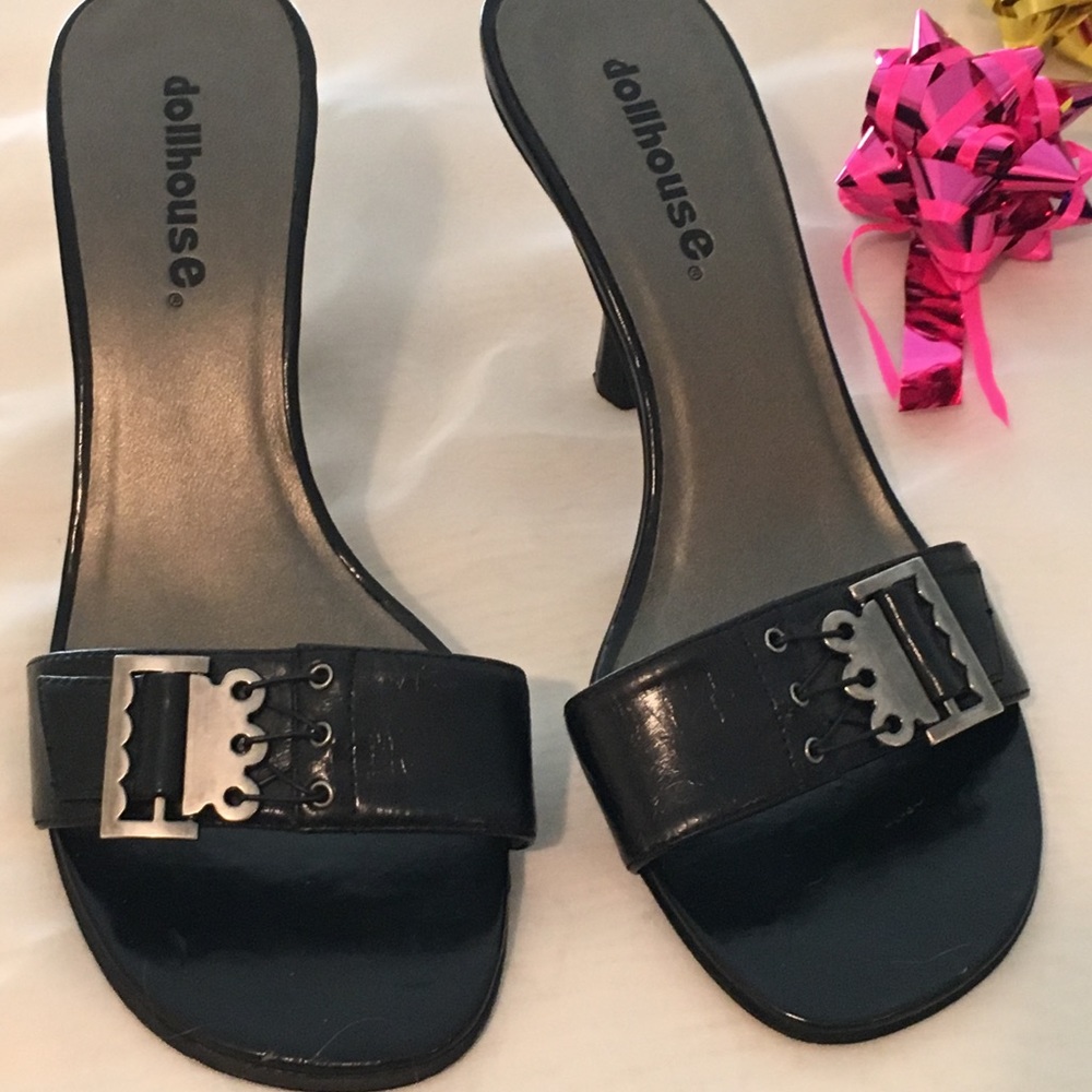 GUC Dollhouse Low Heeled Shoes With Buckle Sz 8