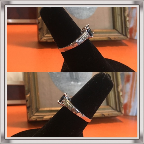 Pretty Ring with Black Stone - Picture 2 of 3