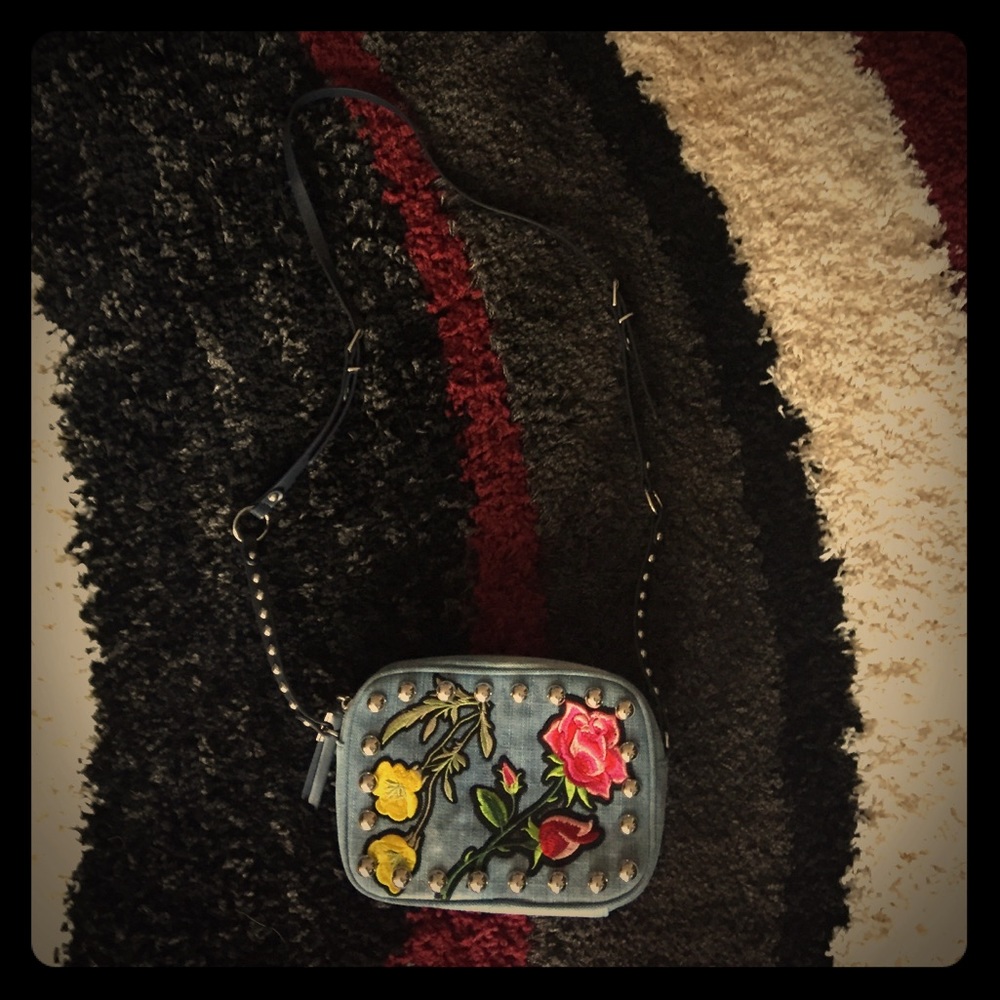 Beautiful embroidered Steve Madden jean purse
