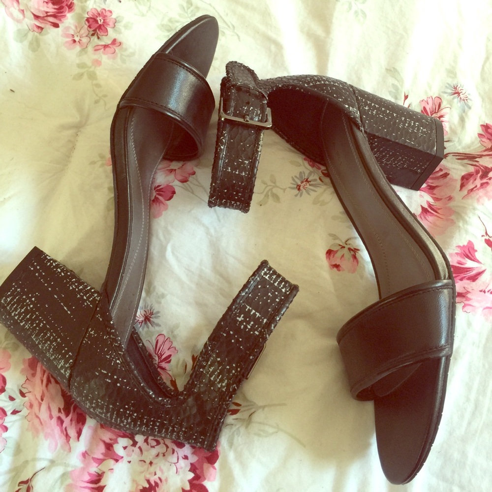 ✨NEW TAHARI SANDAL HEEL! ✨