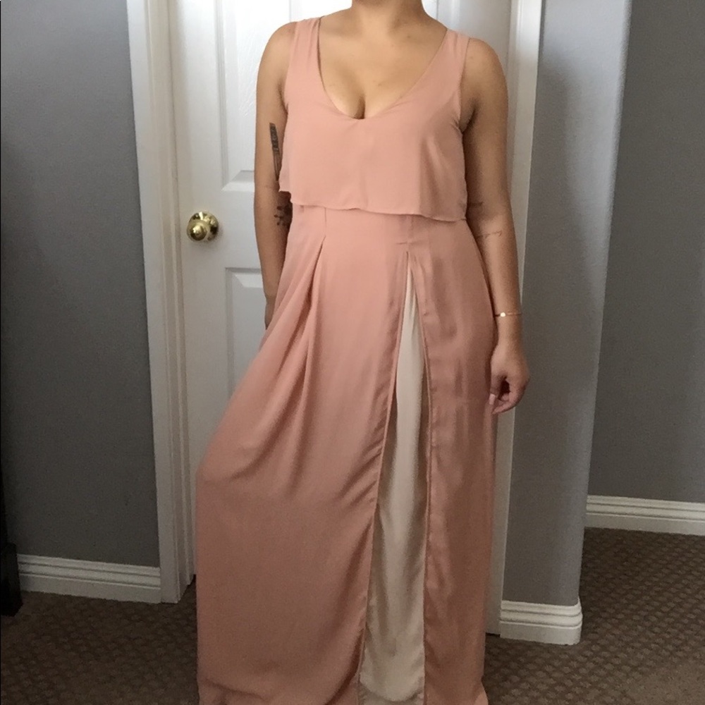 Cute pink maxi dress by Fora