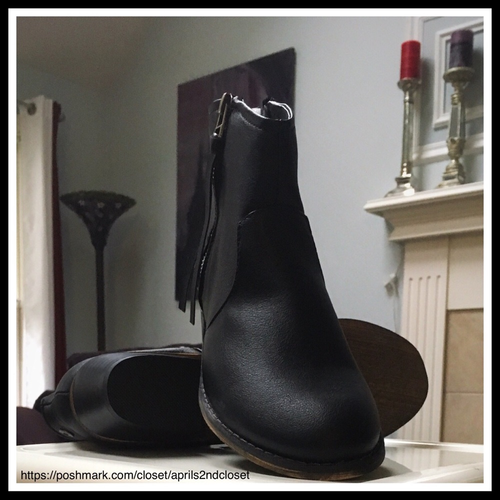 BLACK VEGAN LEATHER ANKLE BOOTS TASSEL ZIP BOOTIES - Picture 3 of 7