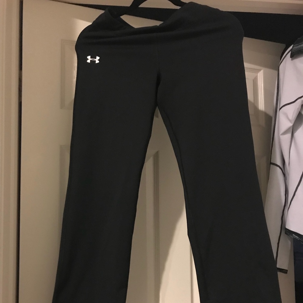 Girls Under Armour black workout pants. YL. NWOT