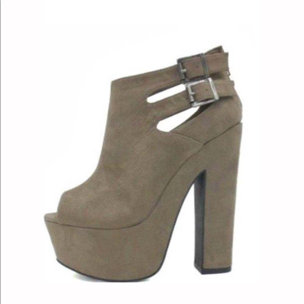 Platform bootie heel