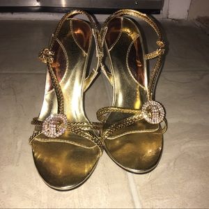 Gold heels with round jeweled accent piece