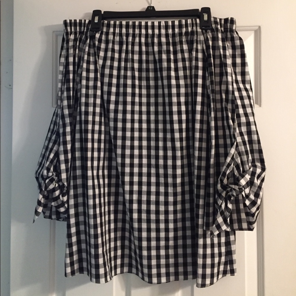 Black Gingham Off-The-Shoulder Tunic Blouse - Picture 2 of 3