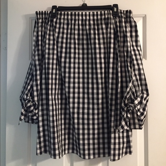 Black Gingham Off-The-Shoulder Tunic Blouse - Picture 2 of 3