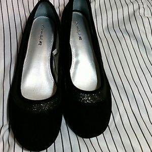 American Eagle black suede pumps