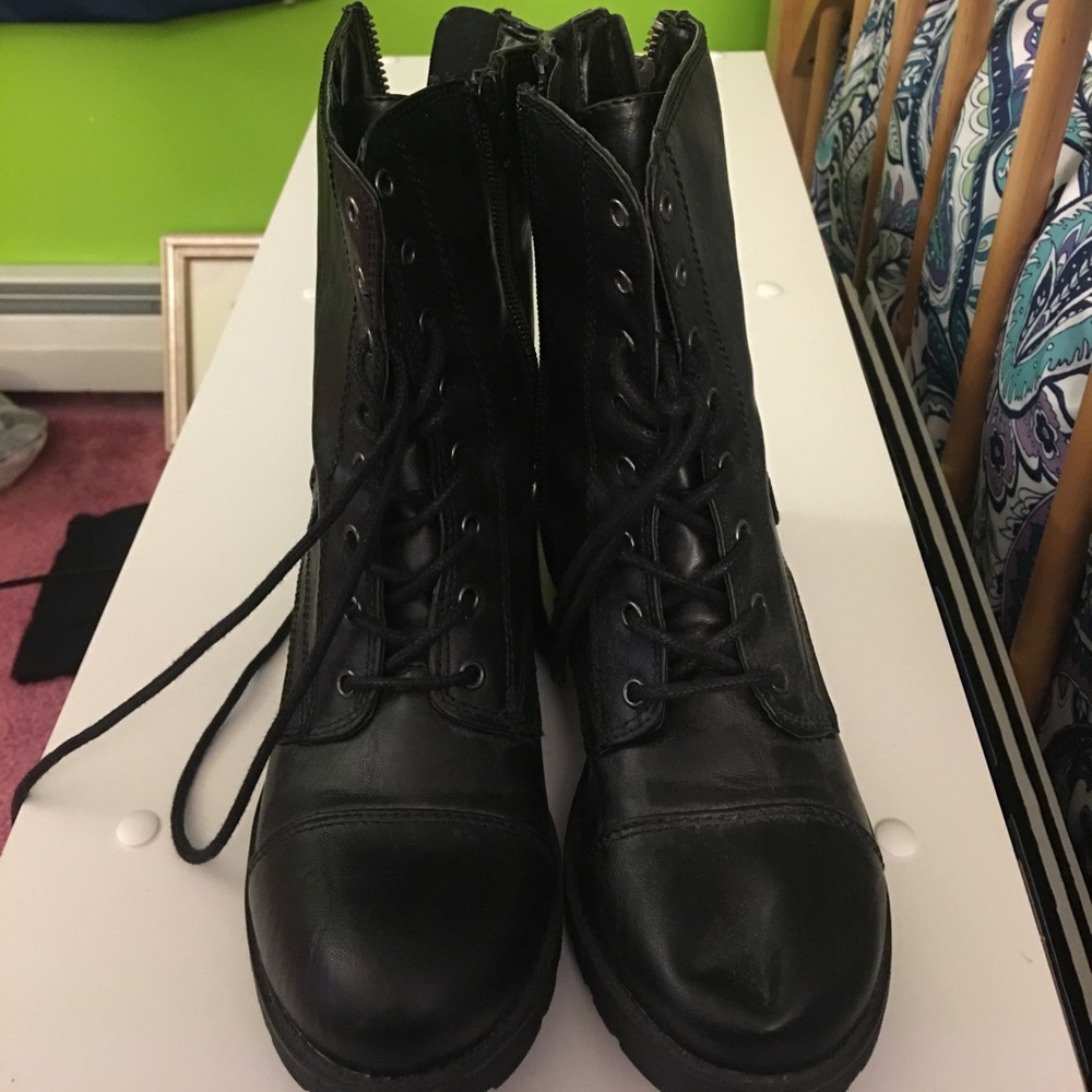 Combat boots