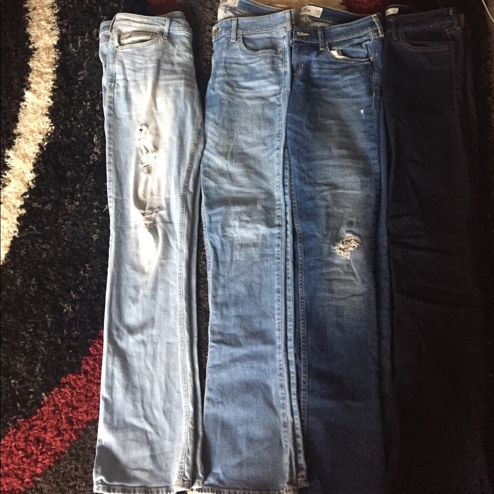 4 pairs of brand new Hollister jeans