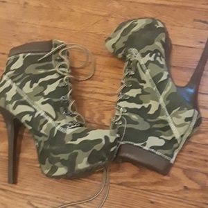 High heel boots