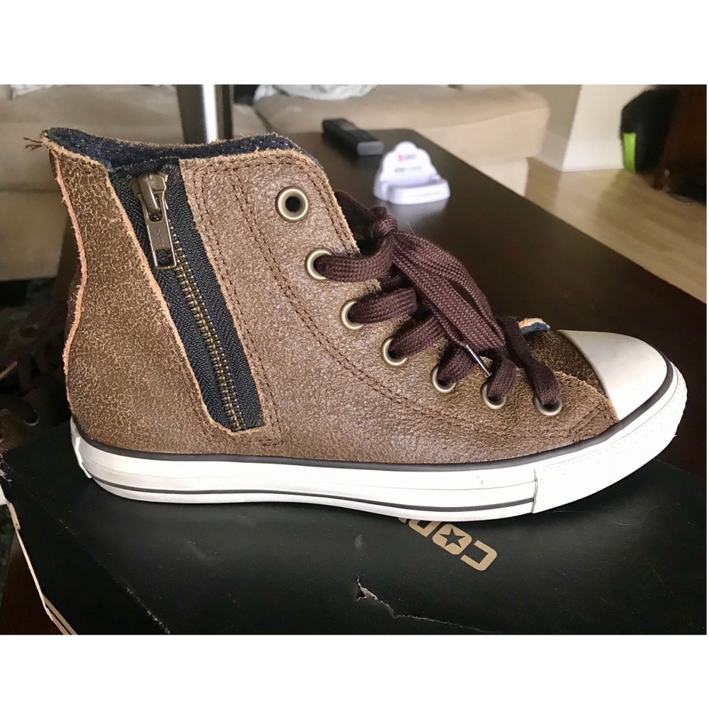 SOLD! Women’s Leather Zip Converse