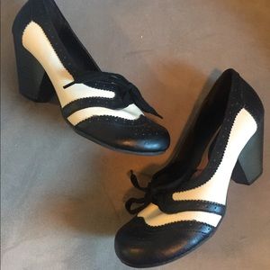 Black and white saddle style chunky heels by soda
