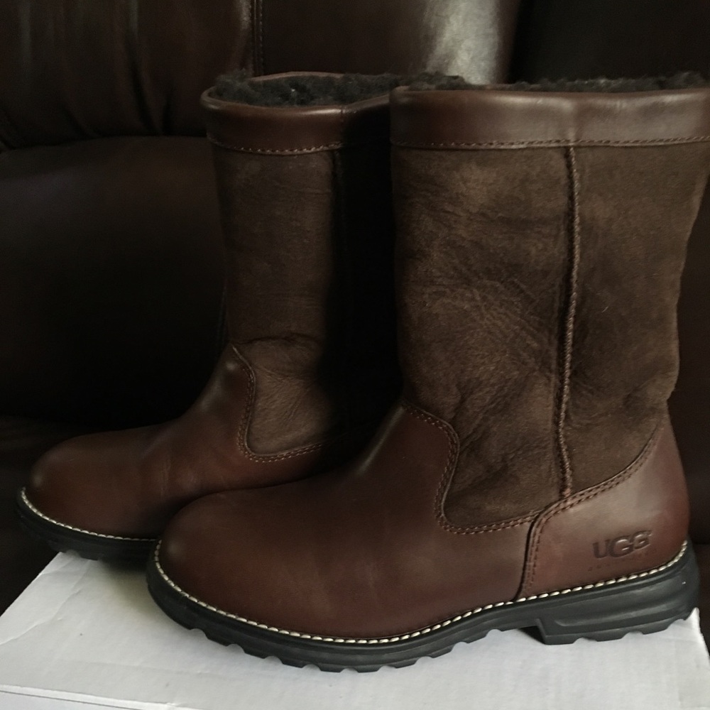 🌺Authentic “UGG” Leather and suede boots🌺