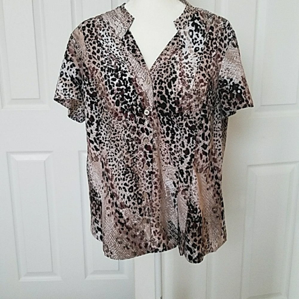 Dana Buchman long sleeve animal print v neck blous