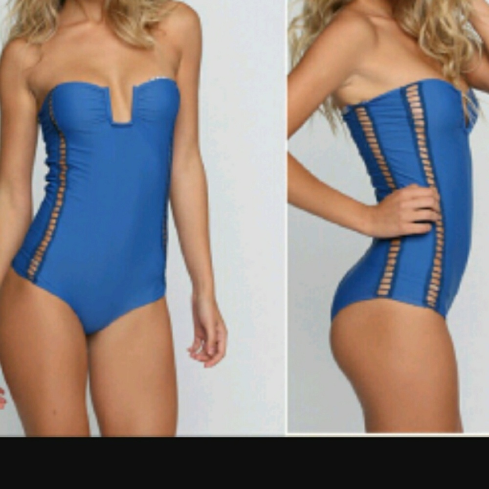 BNWT MEDIUM AFRICA ONE PIECE
