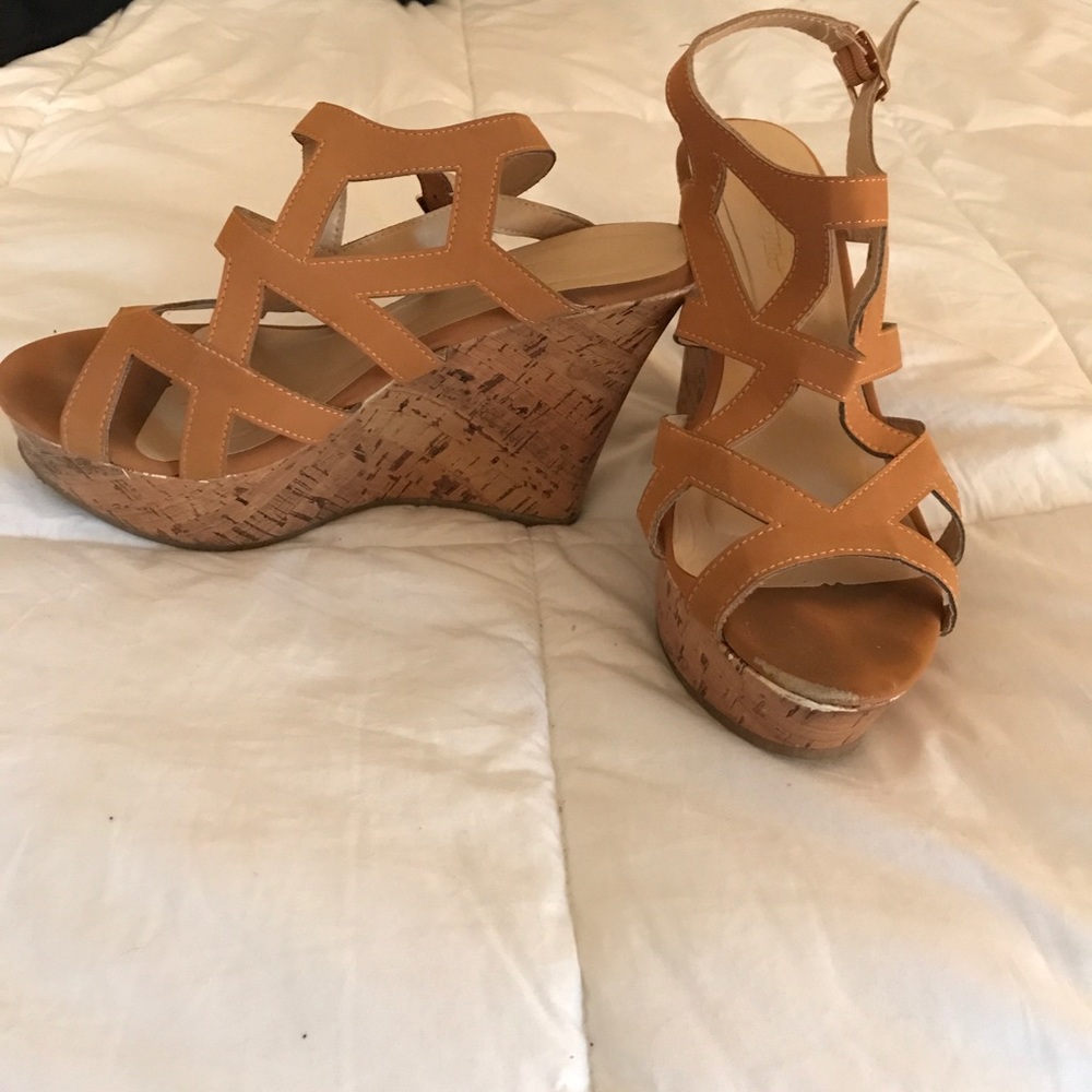 Brown/tan wedges
