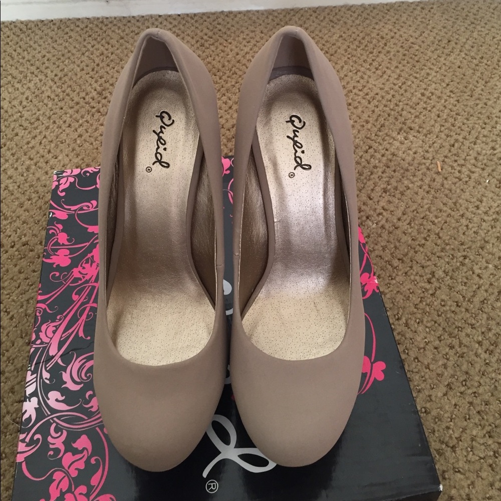 NWOT Suede Pump shoes.