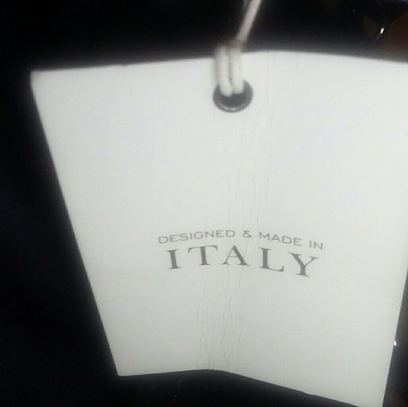 L CREDI leather Backpack with tassle closure - Picture 3 of 3