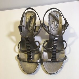 Kenneth Cole Unlisted heels