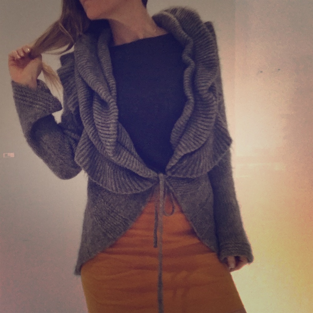 ⚠️ SALE ⚠️ RUFFLE FRONT CARDIGAN