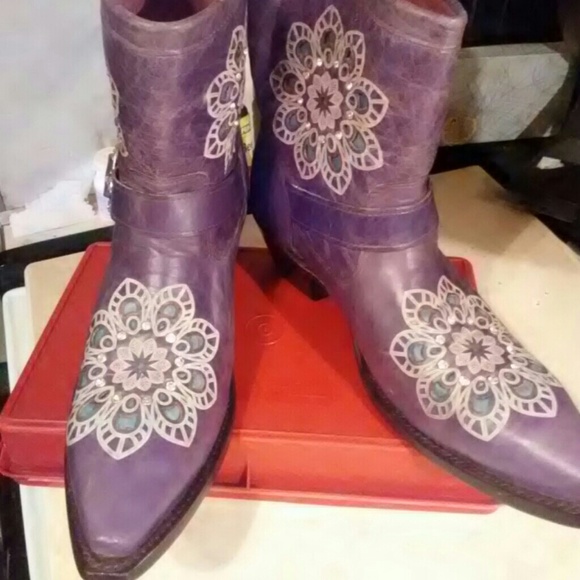 Shoes - Short brown embellished  boots  sz 9  EUC
