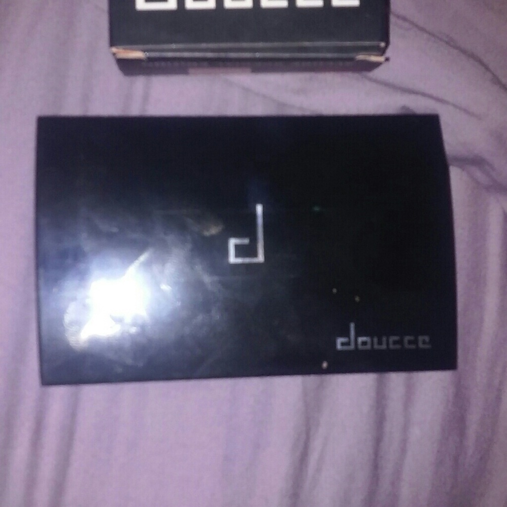 Bnib Doucce eye pallet