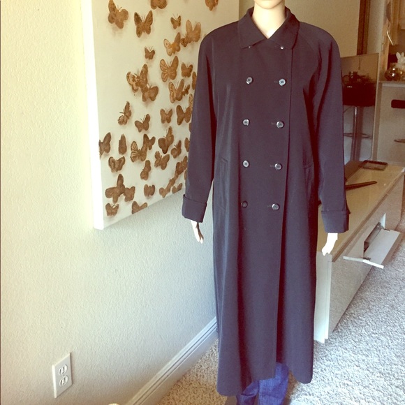 Black trench coat - Picture 2 of 8