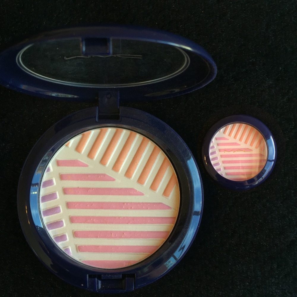 Ltd Edition MAC Cosmetics Highlight Powder.