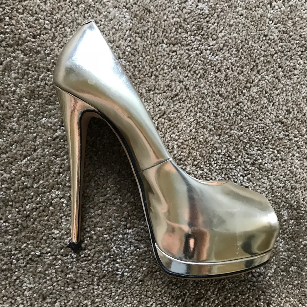 Giuseppe heels .. size 38 1/2 . Beautiful shoe