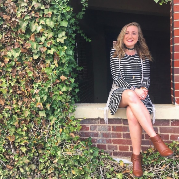 Meet your Posher, Hailey - Picture 1 of 1