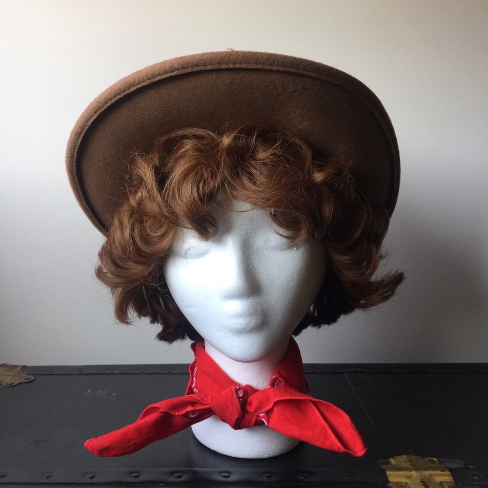 Tan brimmed hat
