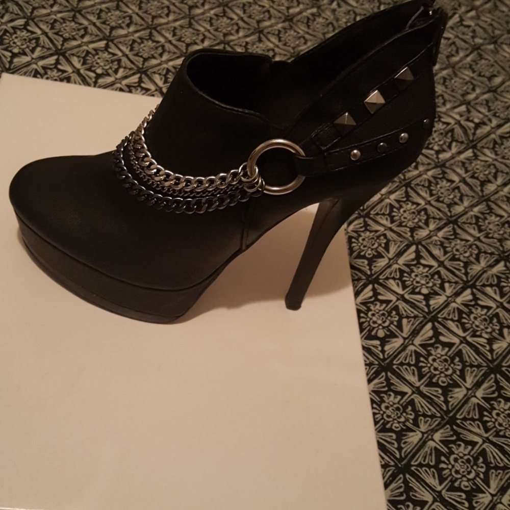 Bakers Julee black bootie