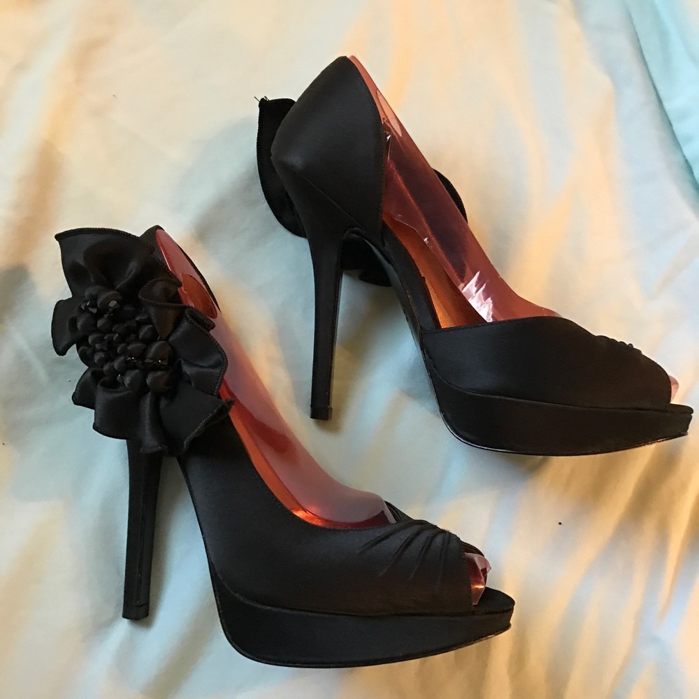 NEW Nina Neva Black Satin Heels, Size 7 - Picture 3 of 5