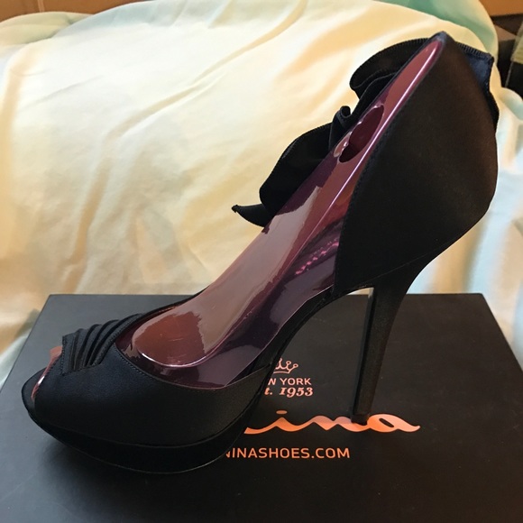 NEW Nina Neva Black Satin Heels, Size 7 - Picture 2 of 5