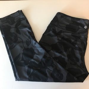 Lululemon black and gray flower crop leggings!