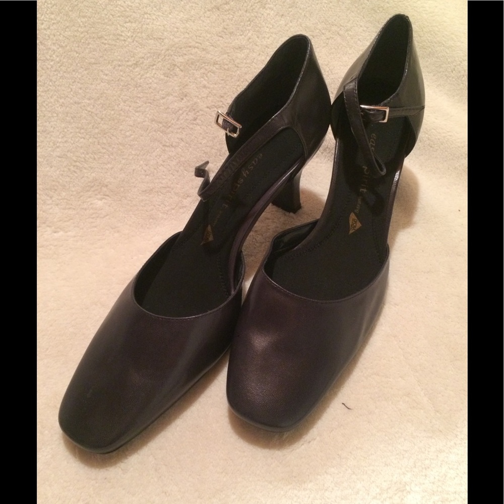 Black Easy Spirit brand heels