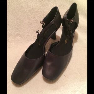 Black Easy Spirit brand heels