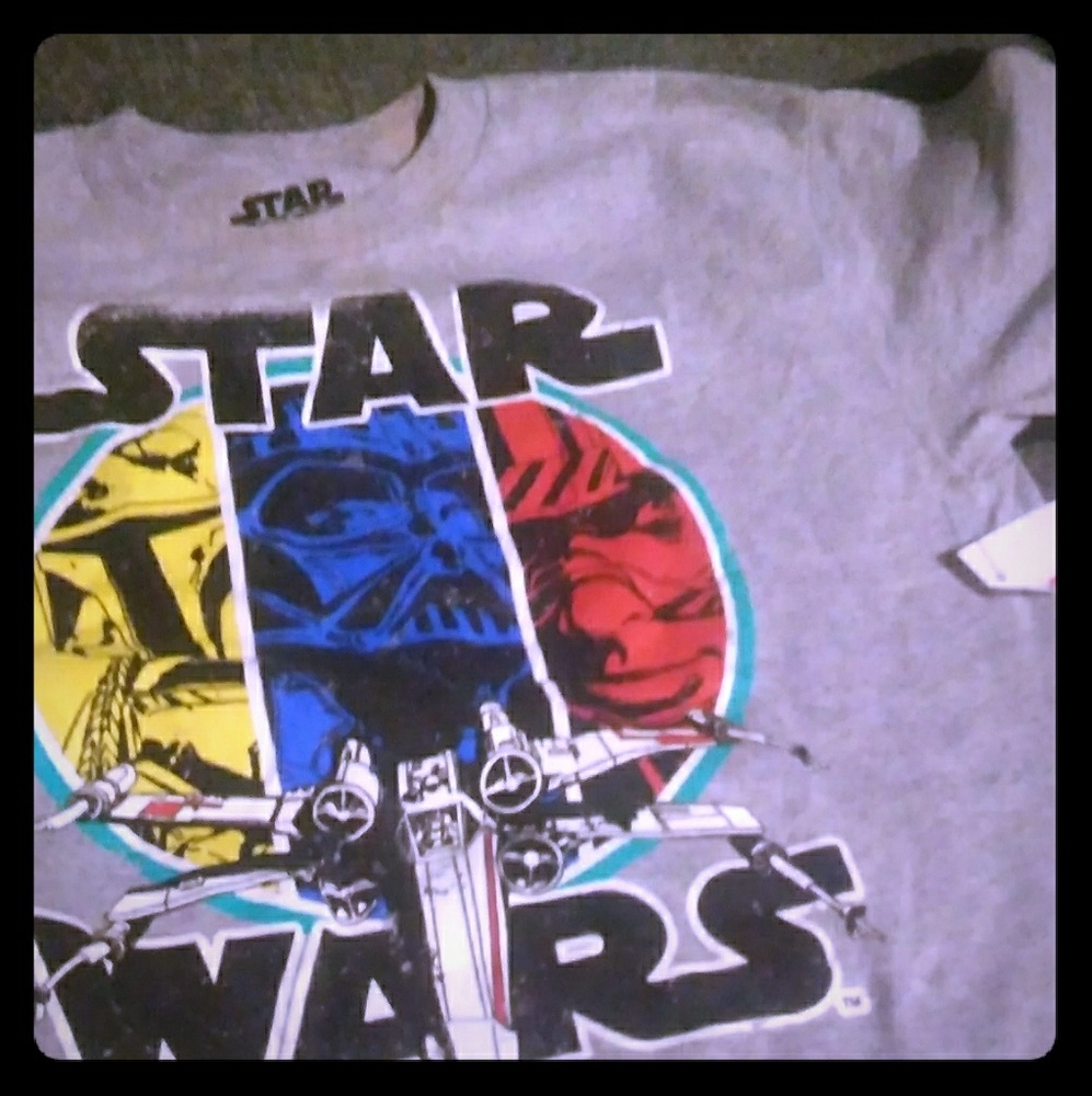 A cool grey JUNIORS SIZE Star Wars shirt. New!